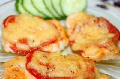 Филе под сыром с помидорами