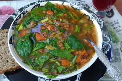 Суп из зелёной чечевицы со шпинатом вегетаринаский