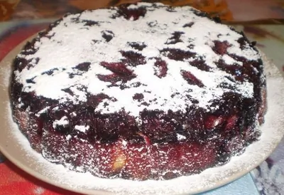 Пирог с жимолостью