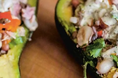 Фаршированные авокадо по-костарикански