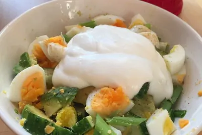 Салат с яйцом и огурцом