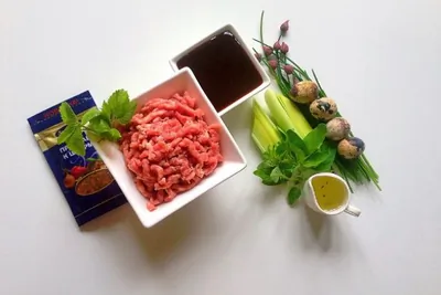 Перепелиные яйца по-шотландски с луком-пореем