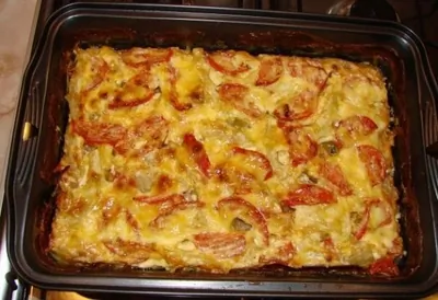 Запеченный сыр с овощами