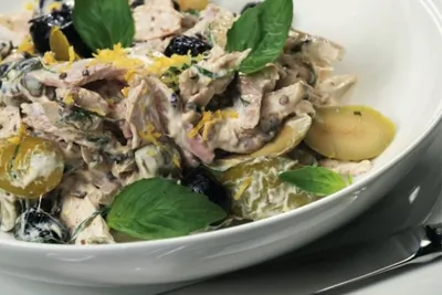 Холодная курица с оливками и лимоном