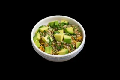 Зеленая греча с морковью и авокадо