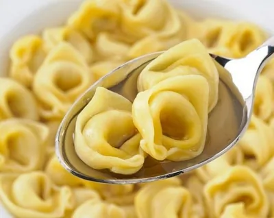 Каппеллетти в бульоне