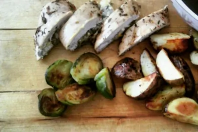 Фаршированная куриная грудка с овощами