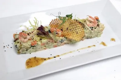 Постный оливье с креветками и медово-горчичным соусом