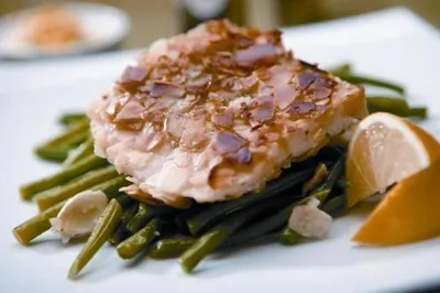 Филе судака в миндальной панировке