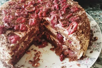 Пражский торт с вишней