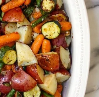 Зпеченные картофель, морковь и цуккини