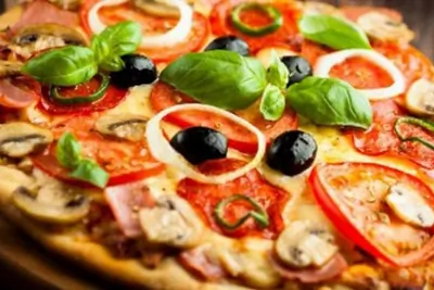 Пицца с колбасой, балыком и шинкой «Перфетта»