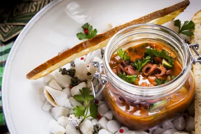 Бэби-осьминоги в банке