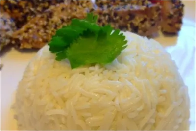 Кокосовый рис с кафрским лаймом