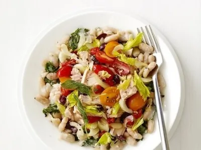 Салат с консервированными тунцом и фасолью