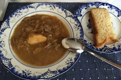 Низкокалорийные суточные щи на бульоне из куриных потрошков