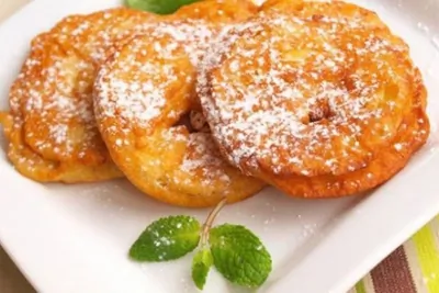 Яблоки, жаренные в кляре