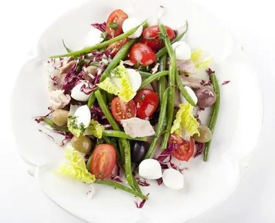 Салат с фасолью и моцареллой