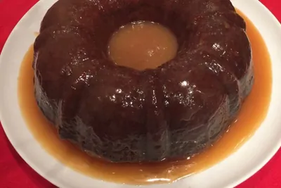 Английский финиковый пудинг под сливочной карамелью