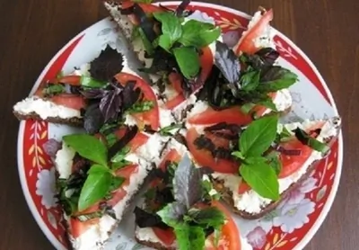 Бутерброд с сыром и томатами