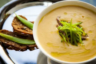 Крем-суп из нута с утиной грудкой от шеф-повара Mercedes bar Артема Сергеева