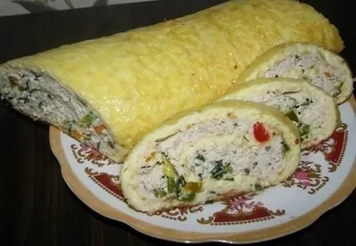 Сырно-яичный рулет с куриным фаршем