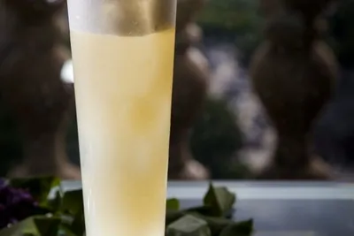 Коктейль «Силуэт нежности» от шеф-бармена Mercedes bar Артема Аверина