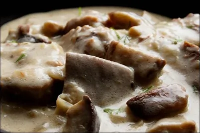 Язык в сметане в микроволновой печи