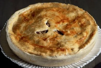 Пирог из цесарки с лесными грибами и тархуном