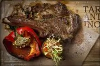 Седьмое ребро молочного теленка с печеными овощами и домашней аджикой