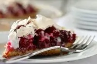 Вишневый тарт с безе