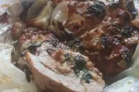 Куриная грудка, фаршированная шпинатом с сыром в орехово-чесночной оплетке