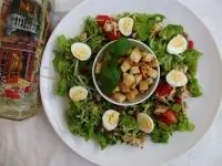 Теплый салат с курицей и киви