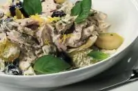 Холодная курица с оливками и лимоном