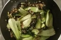 Острый пак-чой с грибами шиитаке