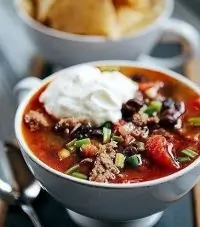 Томатный суп с курицей и фасолью