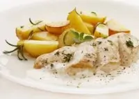 Куриные грудки в сметане и картошкой