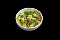 Зеленая греча с морковью и авокадо