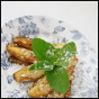 Обжаренные яблочные дольки в омлете