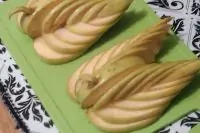 Лебедь из яблока