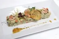 Постный оливье с креветками и медово-горчичным соусом