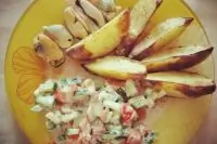 Картошка по-деревенски с сырным соусом