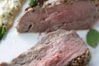 Ростбиф с мятно-горчичным соусом