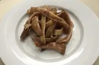 Закуска из свиных ушей в мультиварке
