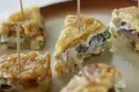 Омлетная закуска с сельдью и сливочным сыром