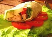 Запеченная куриная грудка с перцем в лаваше или пите с луком