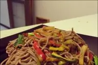 Постная азиатская лапша с овощами