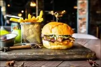 Бургер Lucky Ducky с уткой и яблоком