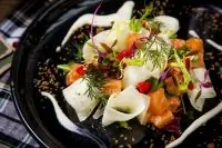 Крудите из лосося с корнем сельдерея