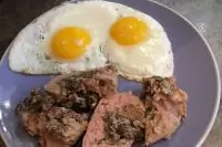 Мясной рулет с начинкой из вешенок